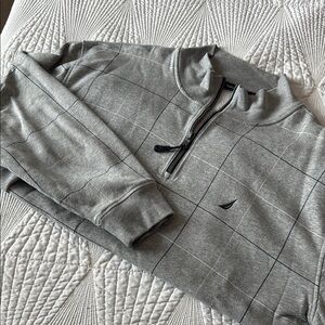Nautica Gray Sweatshirt Cozy and Stylish